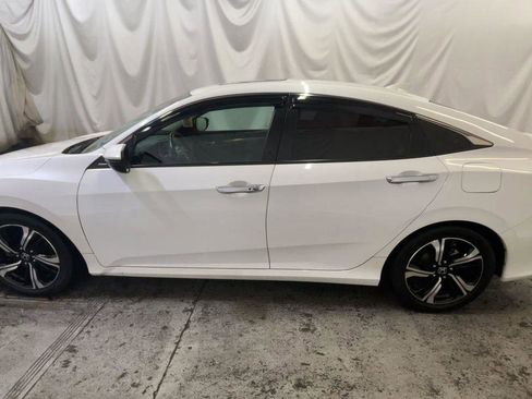 Used 2018 Honda Civic Touring image 5