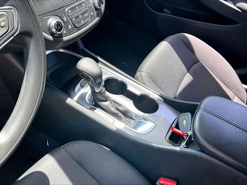 Used 2021 Chevrolet Malibu LT FWD image 16