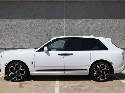 New 2027 Rolls-Royce Cullinan Black Badge AWD/4WD image 3