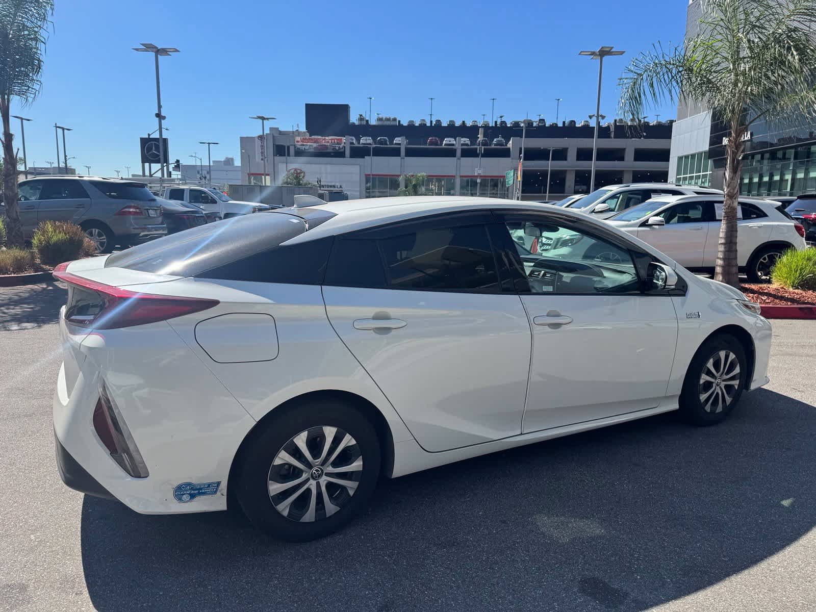 Used 2020 Toyota Prius Prime LE FWD image 3