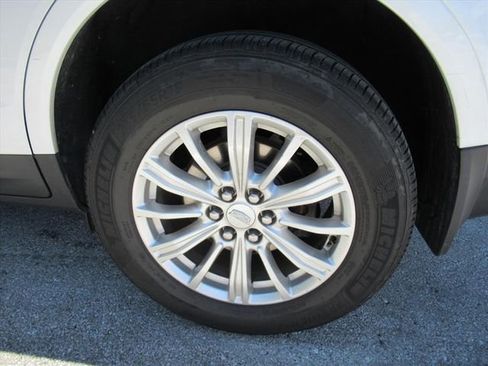 Used 2018 Cadillac XT5 Base image 4