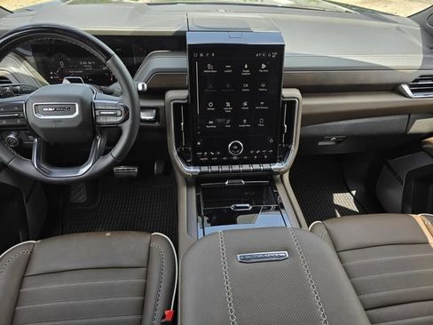 New 2026 GMC Yukon Denali Ultimate AWD/4WD image 13