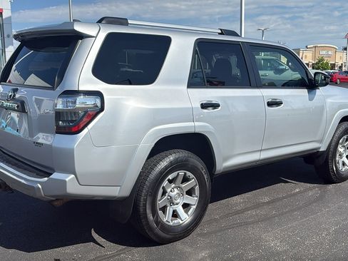 Used 2016 Toyota 4Runner SR5 AWD/4WD image 7