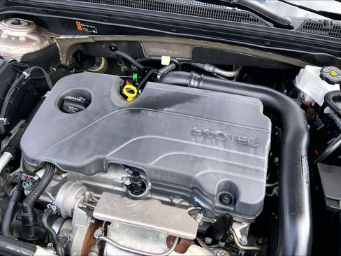 Used 2024 Chevrolet Malibu LT FWD image 32