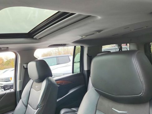 Used 2018 Cadillac Escalade ESV Luxury AWD/4WD image 21