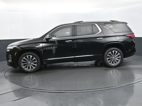 Used 2023 Chevrolet Traverse Premier image 2