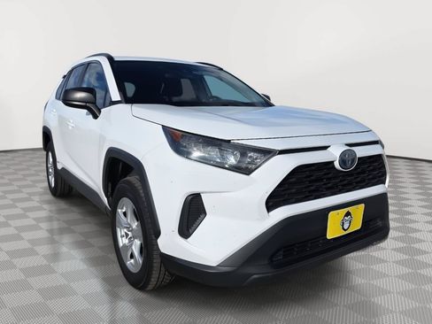 Used 2019 Toyota RAV4 LE w/ Carpet Mat Package AWD/4WD image 3