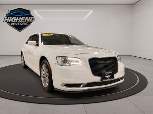 Used 2018 Chrysler 300 Touring image 9