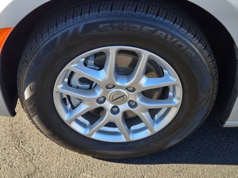 Used 2023 Chrysler Pacifica Touring-L image 9