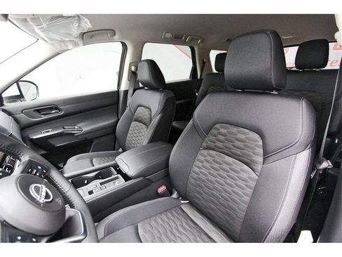 New 2025 Nissan Pathfinder SV image 23