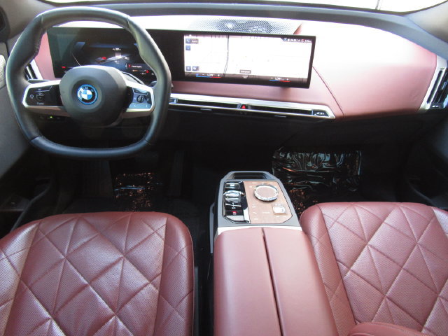 Used 2022 BMW iX xDrive50 w/ Sport Package AWD/4WD image 33