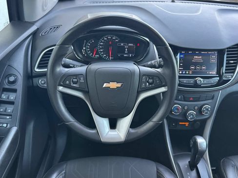 Used 2022 Chevrolet Trax LT w/ LT Convenience Package AWD/4WD image 15
