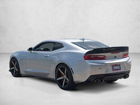 Used 2018 Chevrolet Camaro SS RWD image 8