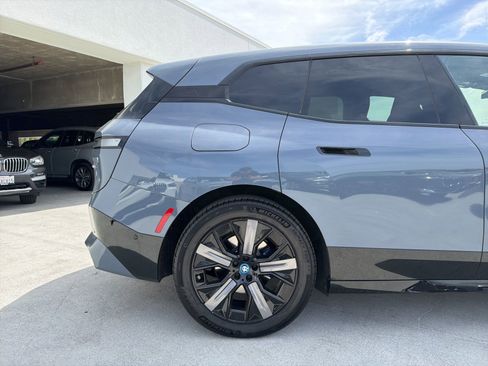 Used 2024 BMW iX xDrive50 w/ Premium Package image 5