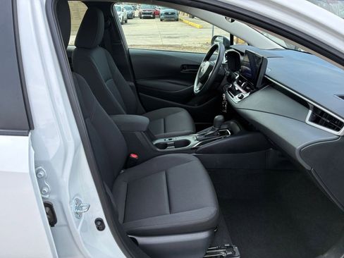 Used 2025 Toyota Corolla LE FWD image 29