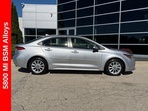 Used 2020 Toyota Corolla LE w/ LE Convenience Package FWD image 2