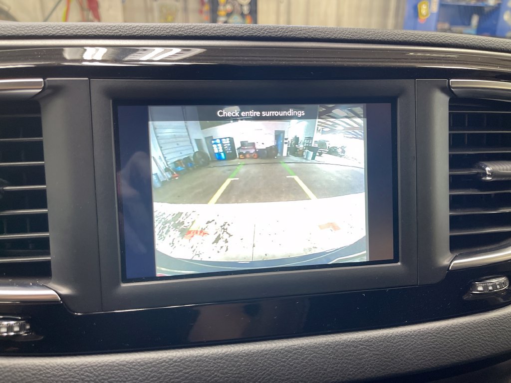 Used 2020 Chrysler Pacifica Touring w/ Cold Weather Group FWD image 22