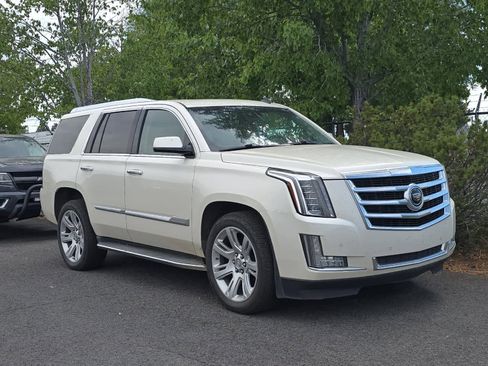 Used 2015 Cadillac Escalade Premium image 5