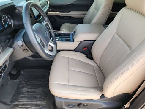 Used 2024 Ford Expedition XLT RWD image 14