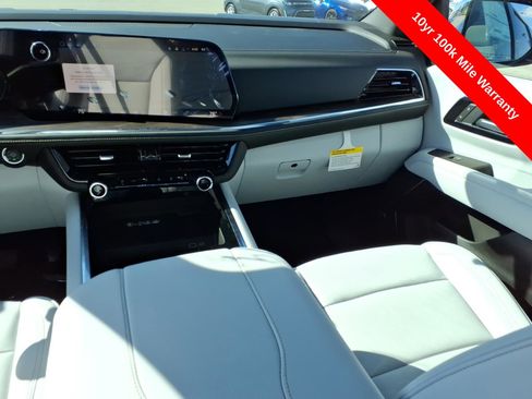 New 2026 Chevrolet Suburban Premier w/ Sun And Tow Package AWD/4WD image 14