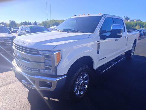 Used 2019 Ford F250 Lariat w/ Lariat Ultimate Package AWD/4WD image 3