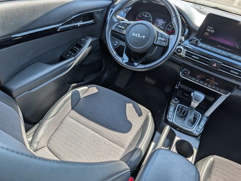 Used 2023 Kia Seltos S w/ Navigation Package AWD/4WD image 9