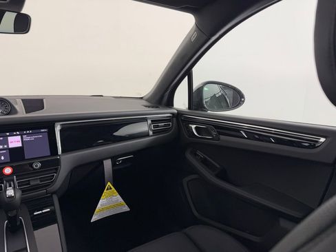 Certified 2026 Porsche Macan image 19