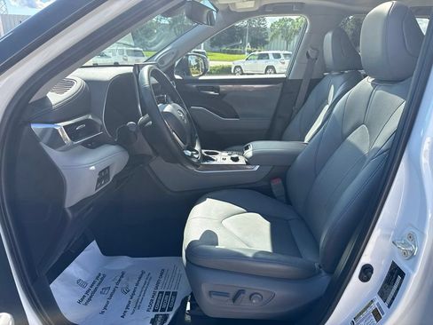 Used 2023 Toyota Highlander Limited AWD/4WD image 7