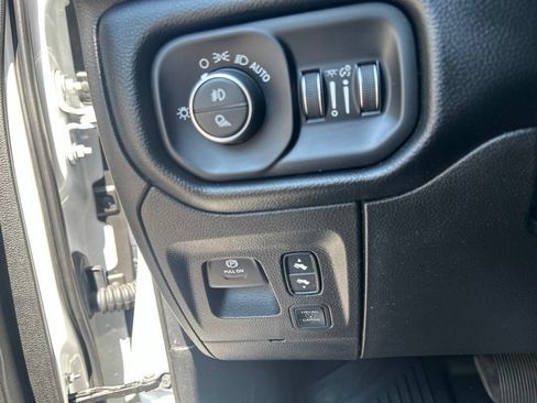 Used 2019 RAM 1500 Laramie w/ Sport Appearance Package AWD/4WD image 25
