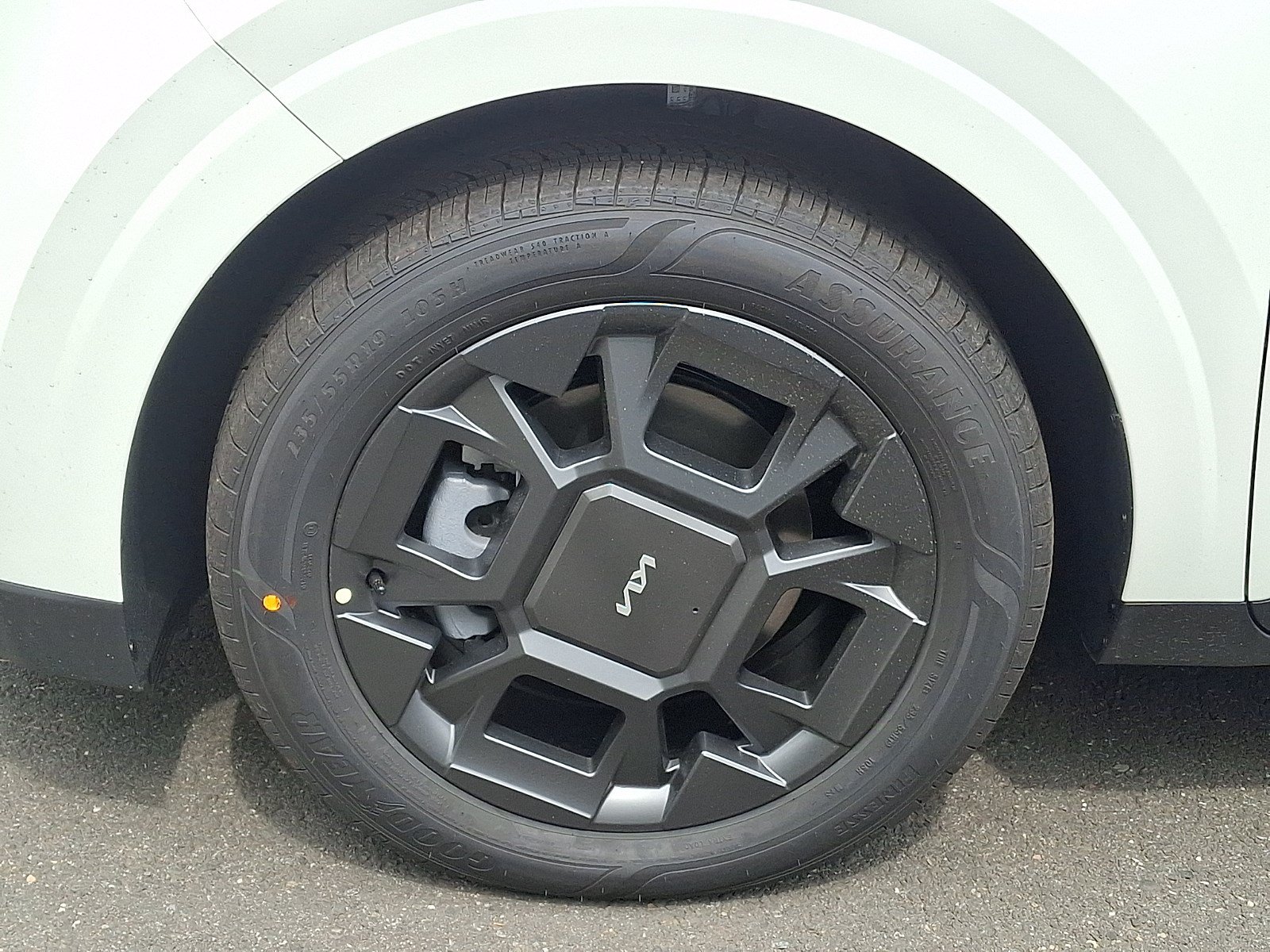 New 2026 Kia Carnival EX FWD image 4
