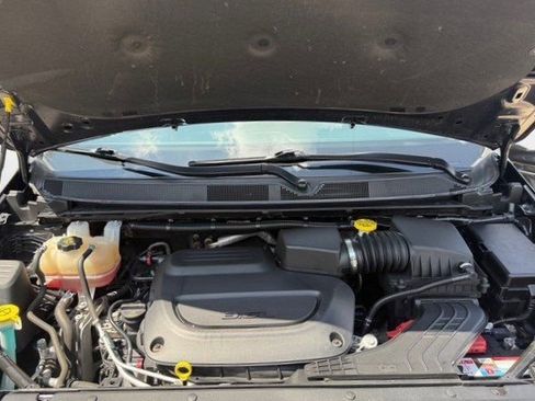 Used 2022 Chrysler Voyager LX image 29
