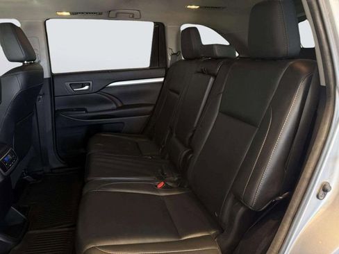 Used 2016 Toyota Highlander XLE image 30