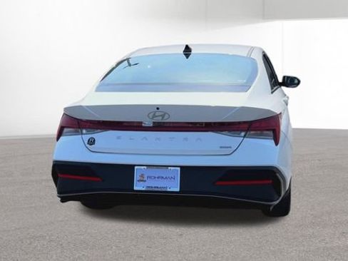 Used 2025 Hyundai Elantra Blue FWD image 68
