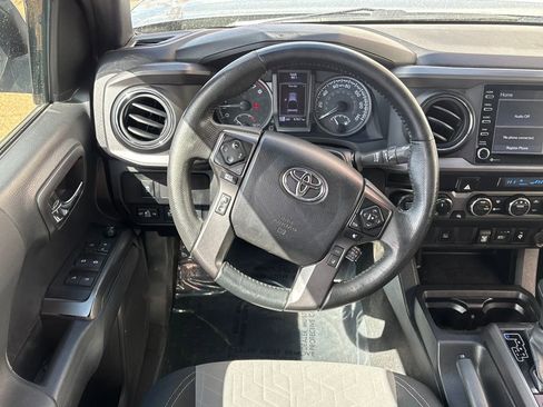 Used 2022 Toyota Tacoma TRD Off-Road image 4