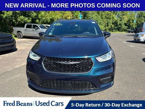 Used 2023 Chrysler Pacifica Touring-L w/ S Appearance Package AWD/4WD image 6