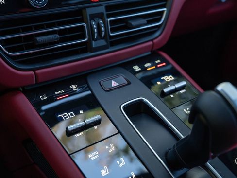 New 2026 Porsche Macan image 31