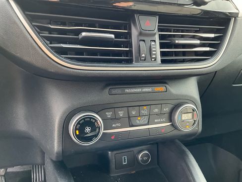 Used 2020 Ford Escape SE image 24