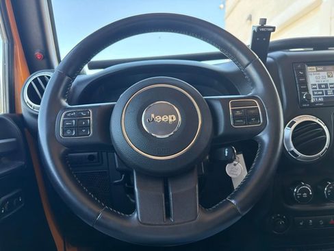 Used 2012 Jeep Wrangler Unlimited Rubicon w/ Connectivity Group AWD/4WD image 11