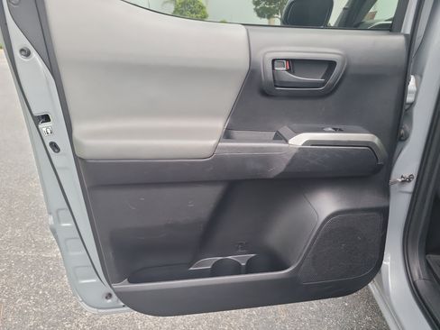 Used 2020 Toyota Tacoma SR5 RWD image 13