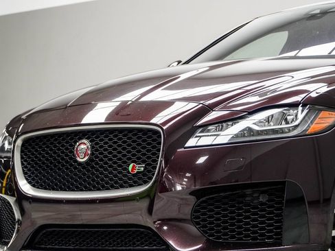 Used 2017 Jaguar XF S image 2
