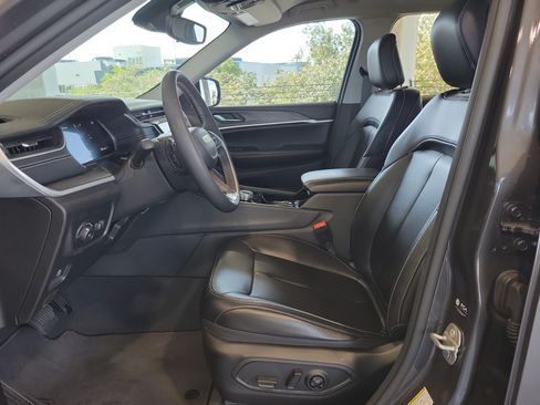 Used 2023 Jeep Grand Cherokee Limited w/ Black Appearance Package RWD image 18