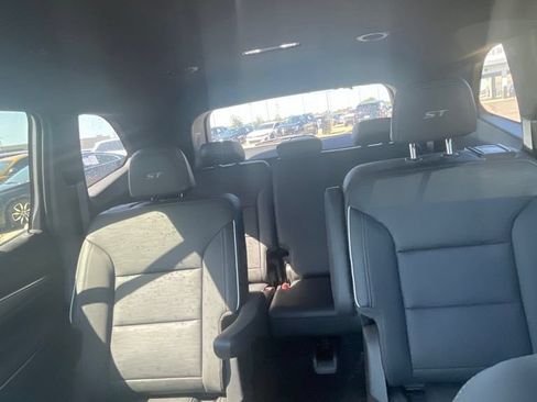 Used 2025 Buick Enclave Sport Touring FWD image 18
