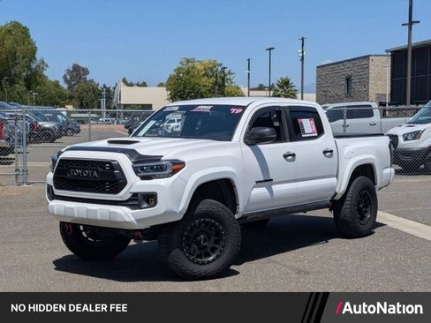 Used 2019 Toyota Tacoma TRD Sport w/ Technology Package RWD image 1