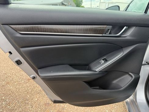 Used 2018 Honda Accord EX-L image 29