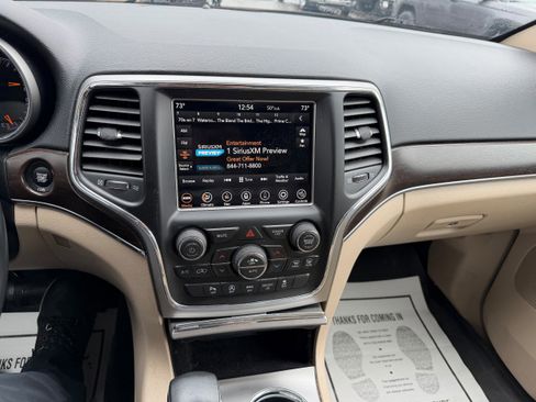 Used 2018 Jeep Grand Cherokee Limited image 13