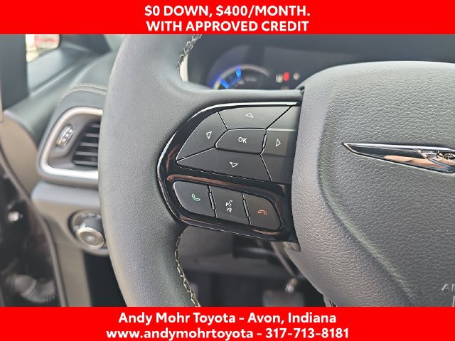 Used 2024 Chrysler Pacifica Limited FWD image 16