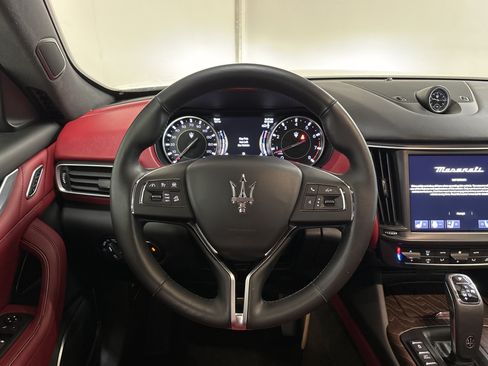 Used 2022 Maserati Levante GT AWD/4WD image 9