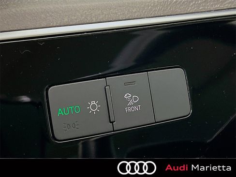 Used 2022 Audi e-tron Premium w/ Convenience Plus Package image 10