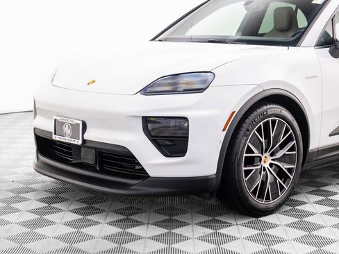 Certified 2025 Porsche Macan Electric image 37
