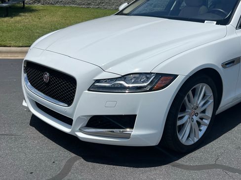 Used 2017 Jaguar XF Prestige RWD image 12